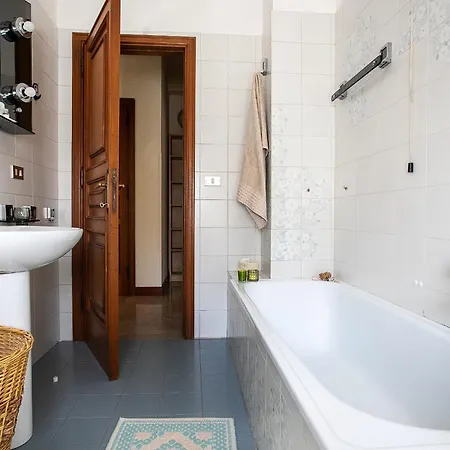 Corno Grande - Spacious Apartment - 2 Baths - Wi Fi- City Center - Free Parking Apartment