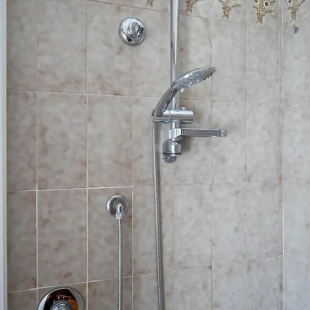 Corno Grande - Spacious Apartment - 2 Baths - Wi Fi- City Center - Free Parking Apartment L'Aquila